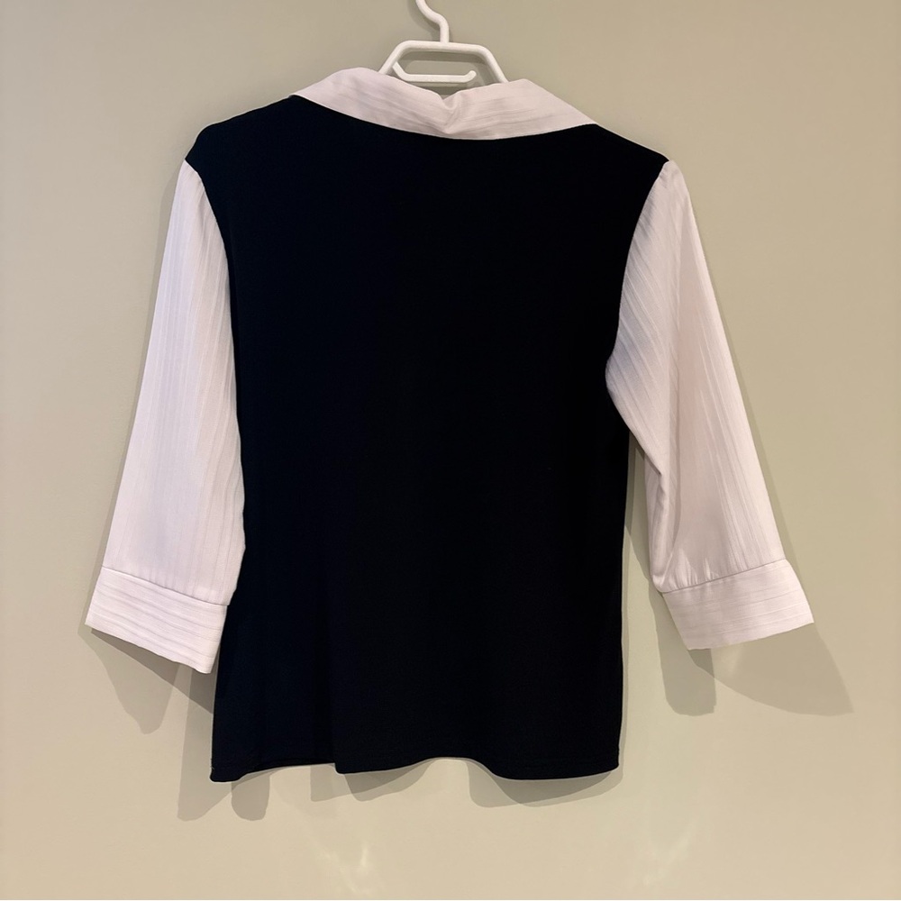 Y2K Black & White Collared V-Neck Women’s Top - Picture 2 of 6